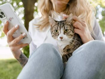 Votre chat va-t-il bientôt vous parler grâce à l’IA ? La grande révolution de la communication homme-animal